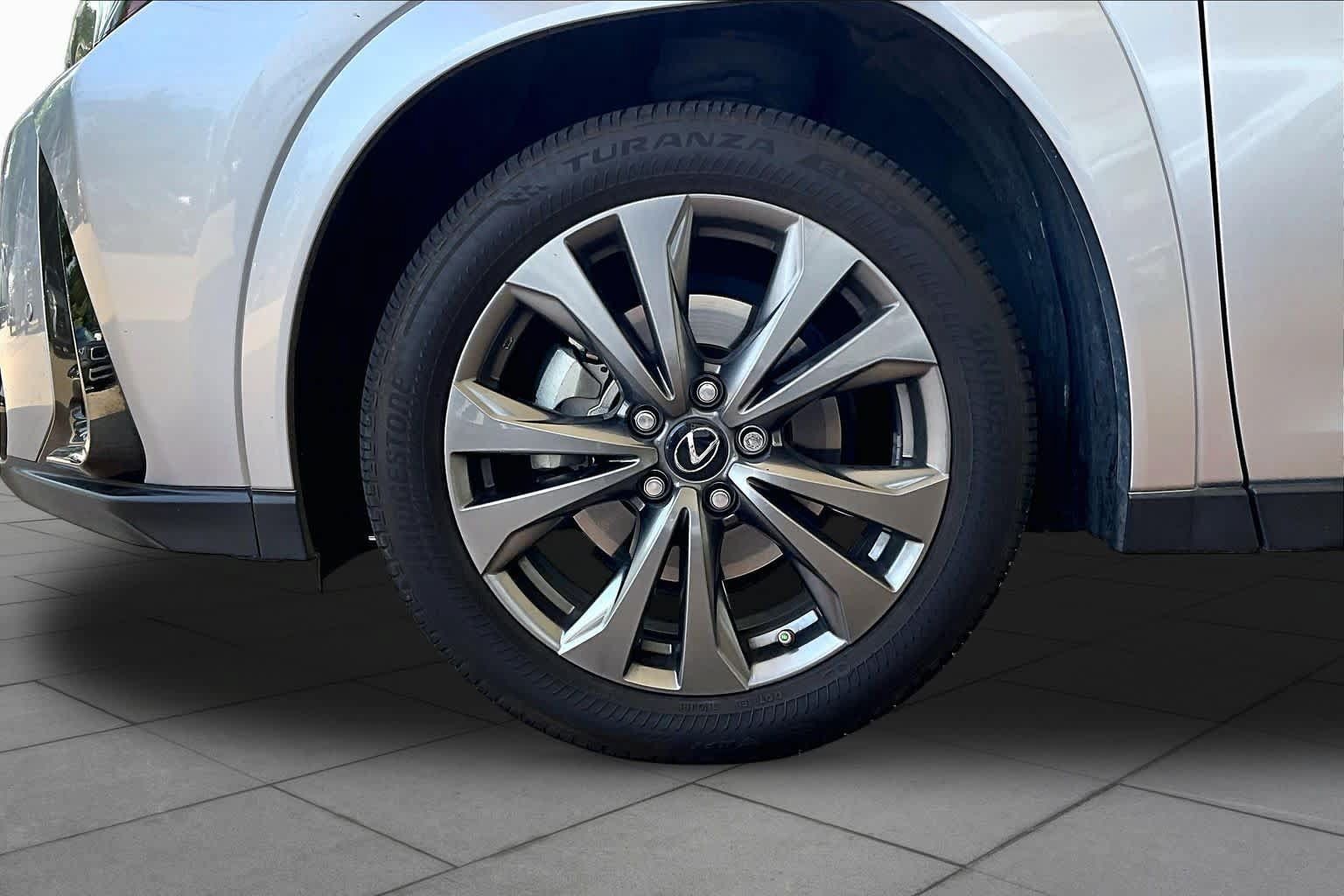 Used 2024 Lexus UX 250h F Sport FWD image 9