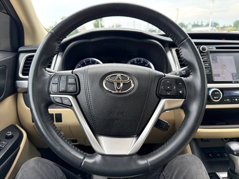 Used 2016 Toyota Highlander XLE AWD/4WD image 12