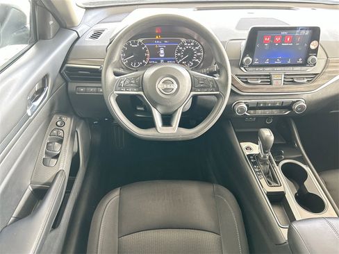 Used 2024 Nissan Altima 2.5 SV image 34