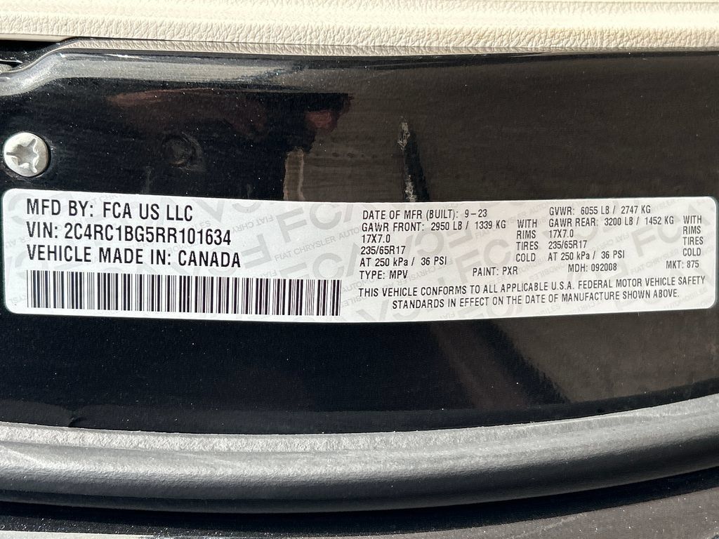 Used 2024 Chrysler Pacifica Touring-L FWD image 34