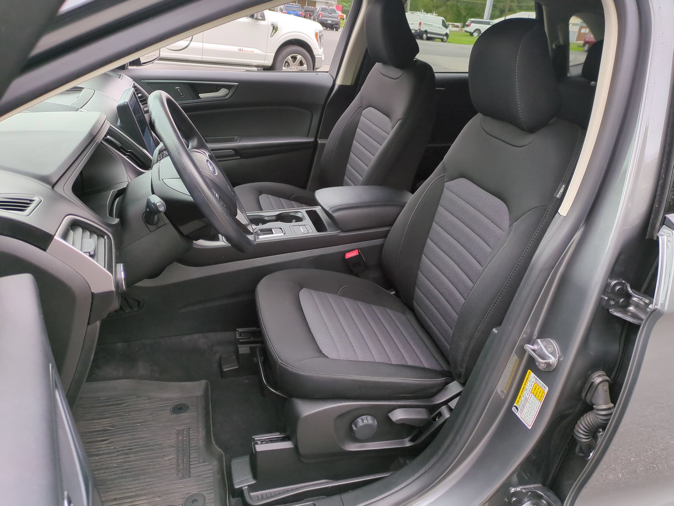 Used 2024 Ford Edge SE w/ Black Appearance Package AWD/4WD image 10