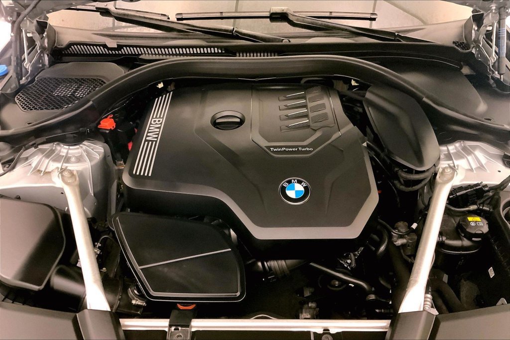 Used 2021 BMW 530i xDrive w/ Premium Package AWD/4WD image 9