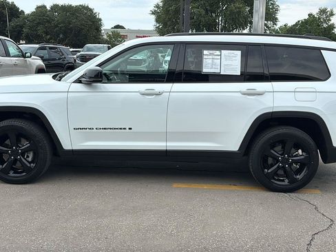 Used 2024 Jeep Grand Cherokee L Limited w/ Black Appearance Package RWD image 4