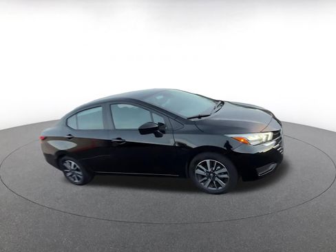 Used 2025 Nissan Versa SV image 2