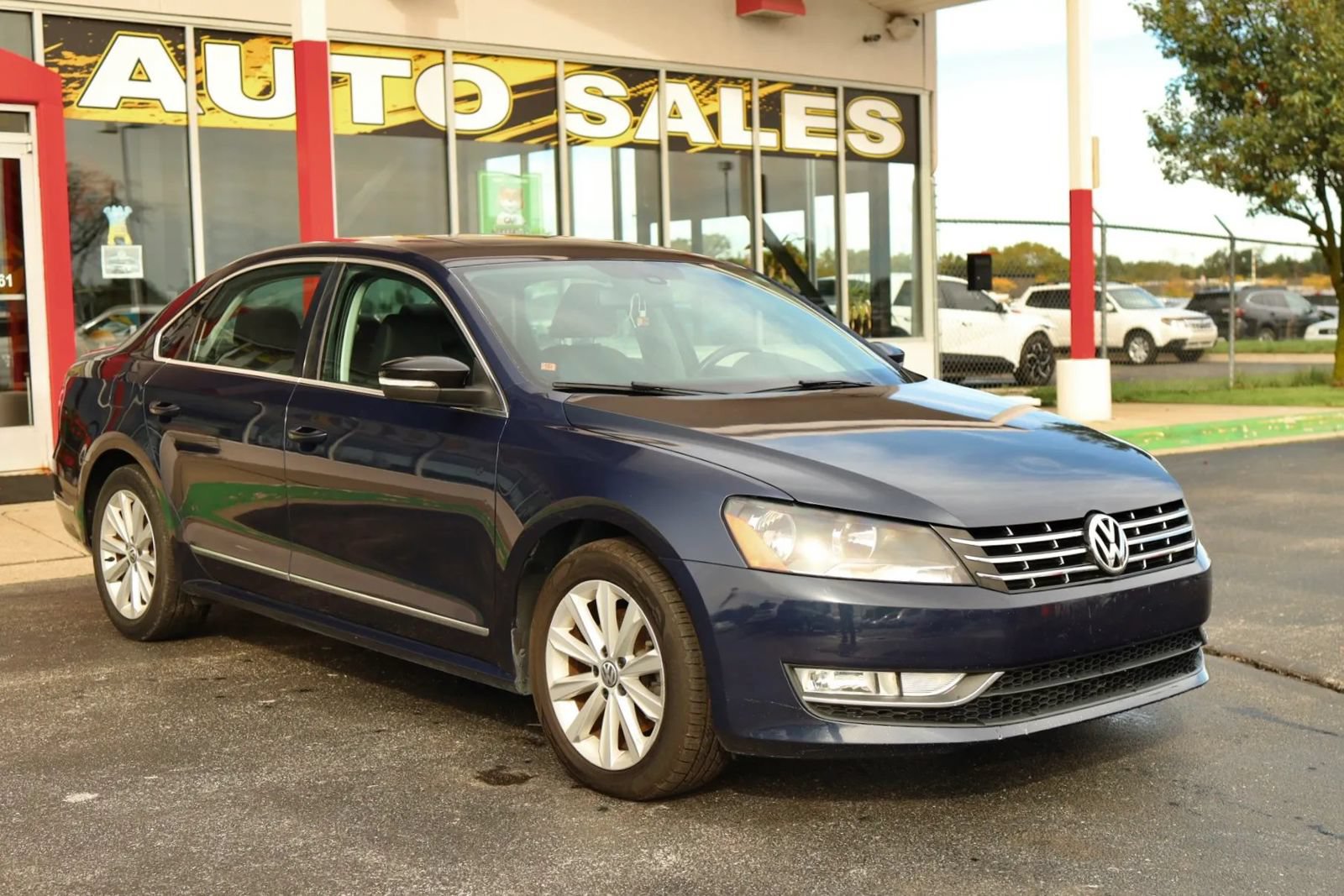 Used 2013 Volkswagen Passat 2.5 SEL Premium FWD image 3