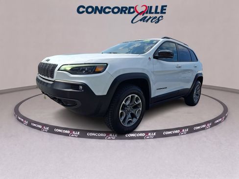 Used 2022 Jeep Cherokee Trailhawk w/ Comfort/Convenience Group AWD/4WD image 3