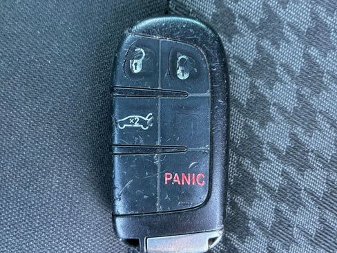 Used 2015 Dodge Challenger SXT RWD image 10