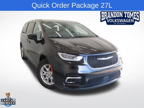 Used 2025 Chrysler Pacifica Select FWD image 1