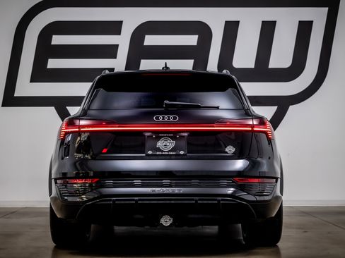 Used 2024 Audi Q8 e-tron Prestige image 10