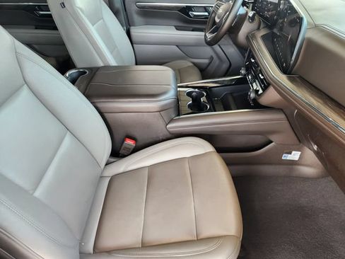 Used 2025 Chevrolet Tahoe LT AWD/4WD image 13