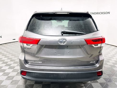 Used 2017 Toyota Highlander XLE image 4