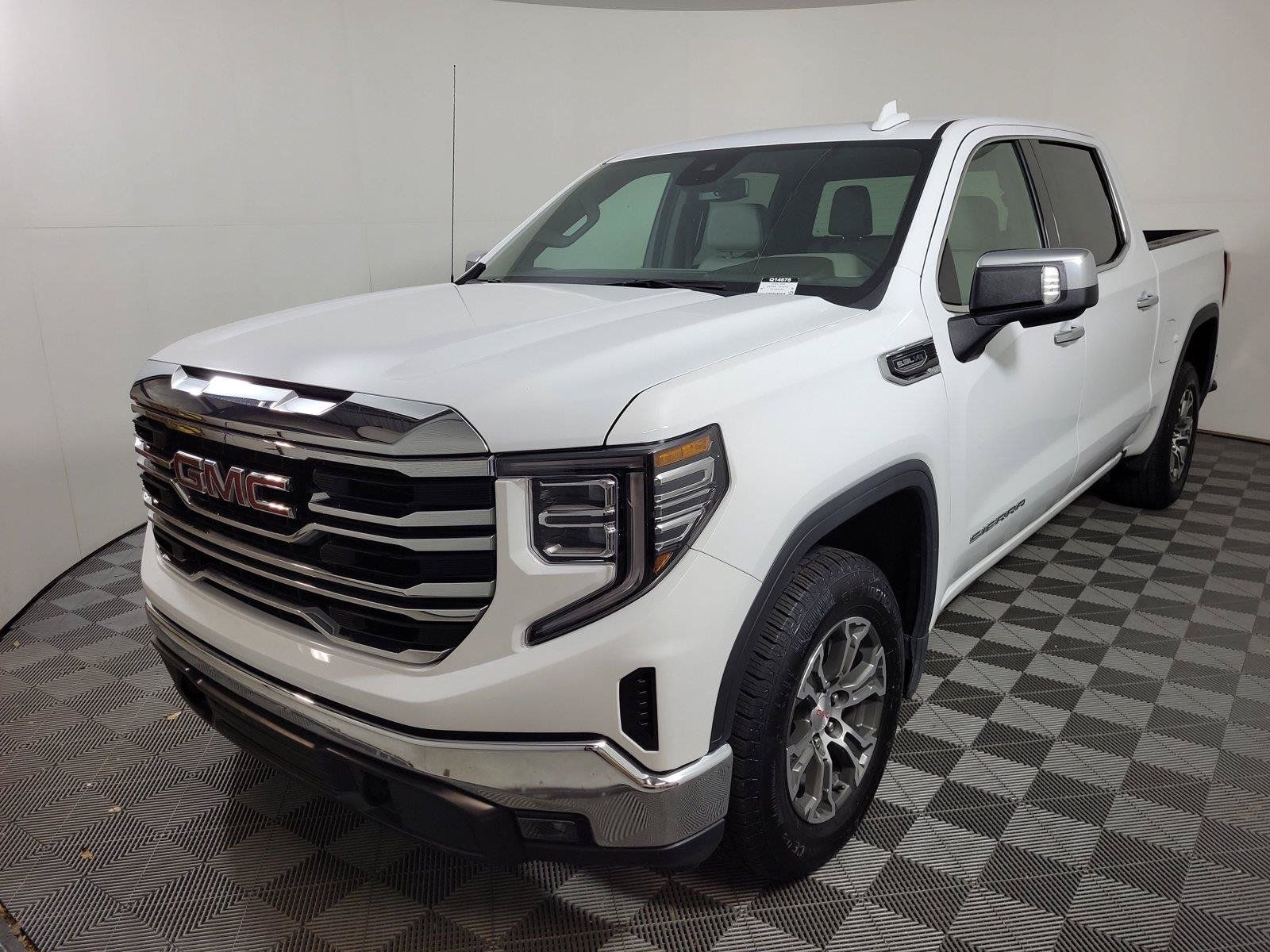 Used 2025 GMC Sierra 1500 SLT RWD image 3