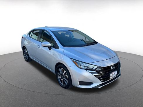 Used 2025 Nissan Versa SV image 1