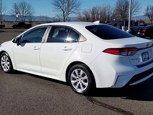 Used 2020 Toyota Corolla LE w/ Carpet Mat Package (TMS) image 6