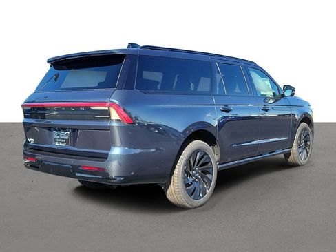 New 2025 Lincoln Navigator L Reserve w/ Jet Appearance Package image 4