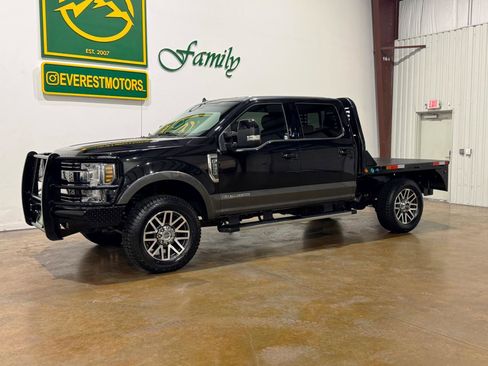 Used 2019 Ford F250 Lariat w/ Lariat Value Package image 3