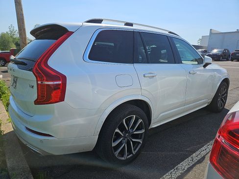 Used 2019 Volvo XC90 T6 Momentum AWD/4WD image 7