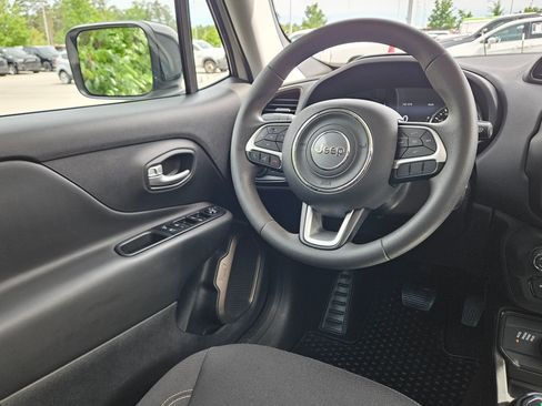 Used 2023 Jeep Renegade Latitude w/ Sun/Sound Group AWD/4WD image 9