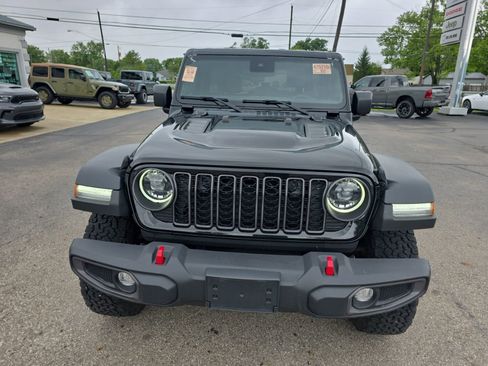 Used 2024 Jeep Wrangler Unlimited Rubicon w/ Dual Top Group AWD/4WD image 8