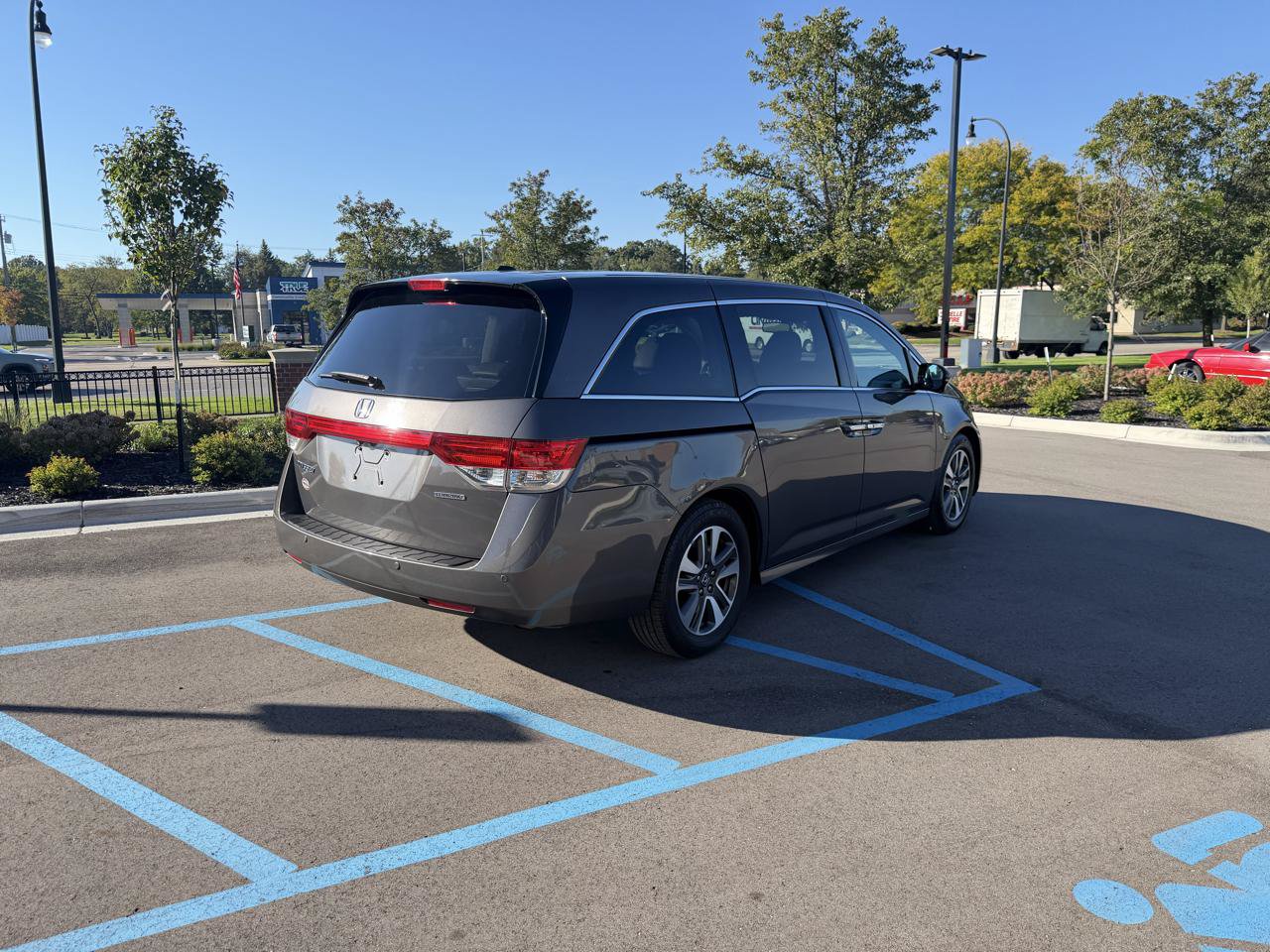 Used 2015 Honda Odyssey Touring Elite image 5