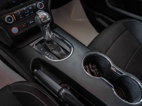 Used 2017 Ford Mustang V6 image 23