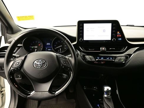 Used 2019 Toyota C-HR XLE image 16