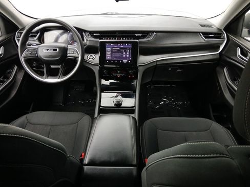 Used 2024 Jeep Grand Cherokee Laredo RWD image 20