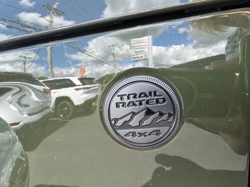 Used 2022 Jeep Gladiator Sport image 32