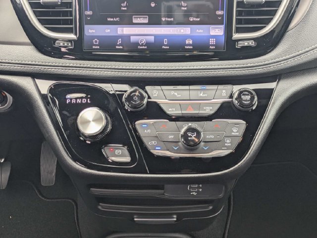 New 2027 Chrysler Pacifica Select FWD image 20