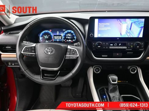 Used 2024 Toyota Grand Highlander AWD image 11