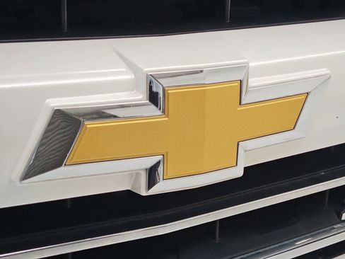 Used 2017 Chevrolet Silverado 1500 LTZ Z71 w/ LTZ Plus Package AWD/4WD image 11