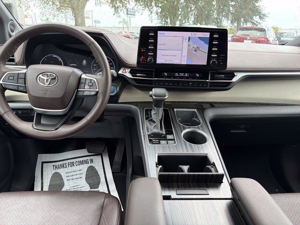 Used 2023 Toyota Sienna Platinum AWD/4WD image 10