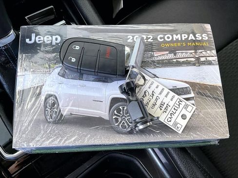 Used 2022 Jeep Compass Latitude image 15