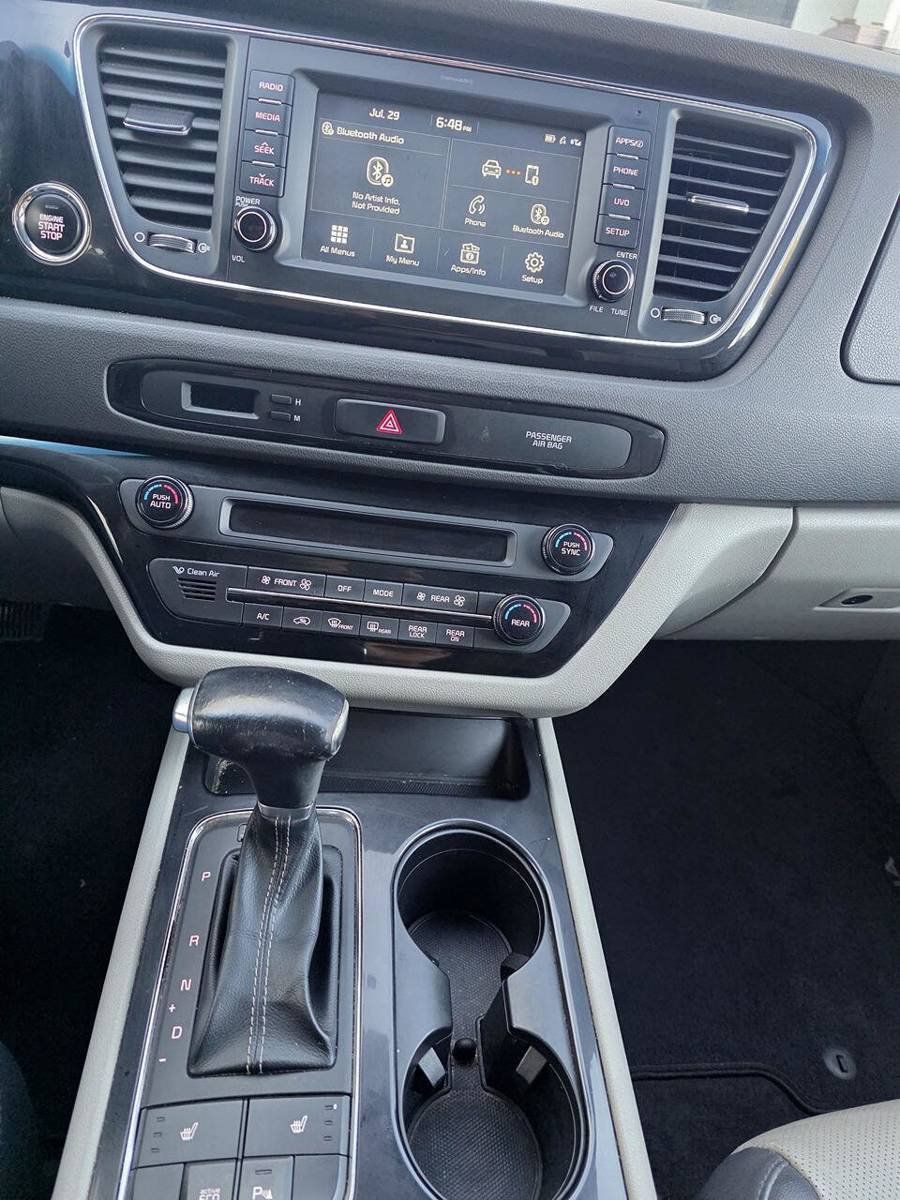 Used 2018 Kia Sedona EX FWD image 16