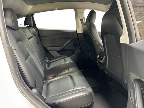 Certified 2023 Tesla Model Y AWD image 11