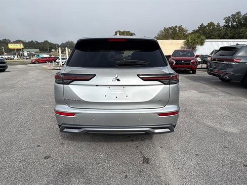 New 2026 Mitsubishi Outlander SE image 5