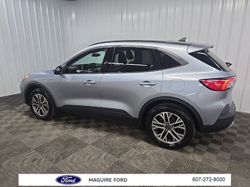 Used 2022 Ford Escape SEL w/ Technology Package image 4