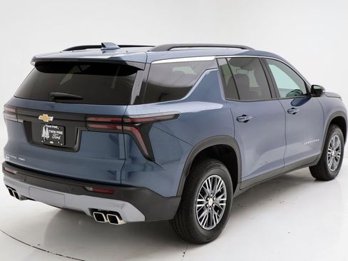 Used 2025 Chevrolet Traverse LT image 9