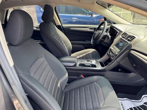 Used 2020 Ford Fusion SE FWD image 35
