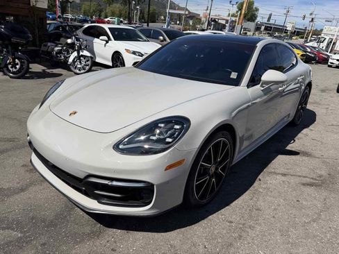 Used 2023 Porsche Panamera image 3
