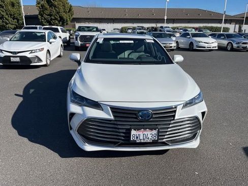 Used 2021 Toyota Avalon Limited image 2