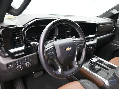 Used 2025 Chevrolet Silverado 1500 High Country AWD/4WD image 24