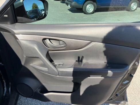 Used 2020 Nissan Rogue S FWD image 14
