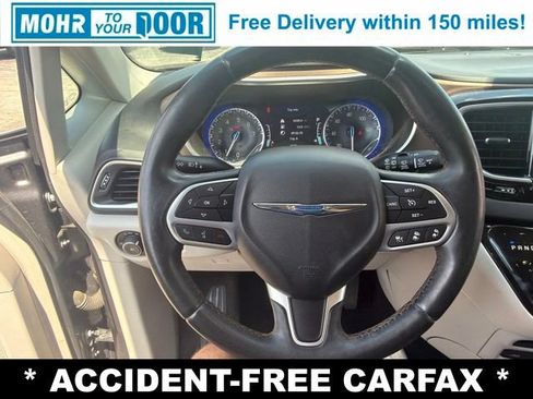 Used 2017 Chrysler Pacifica Touring-L Plus w/ Advanced Safetytec Group FWD image 22