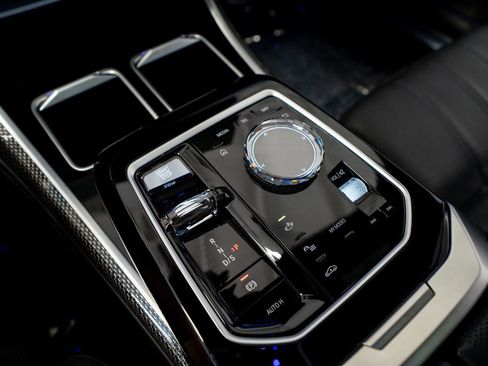 Used 2023 BMW 760i xDrive w/ Executive Package image 45