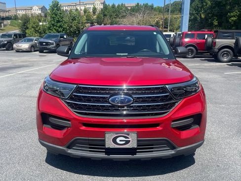 Used 2020 Ford Explorer XLT w/ Comfort Package AWD/4WD image 2