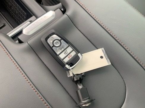 New 2025 Ford Expedition Active image 23