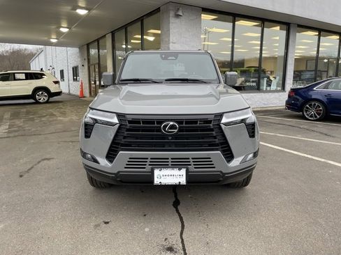Used 2024 Lexus GX 550 image 2