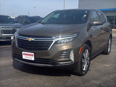 Used 2023 Chevrolet Equinox LT AWD/4WD image 2