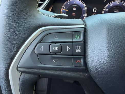 Used 2023 Jeep Grand Cherokee Laredo AWD/4WD image 15